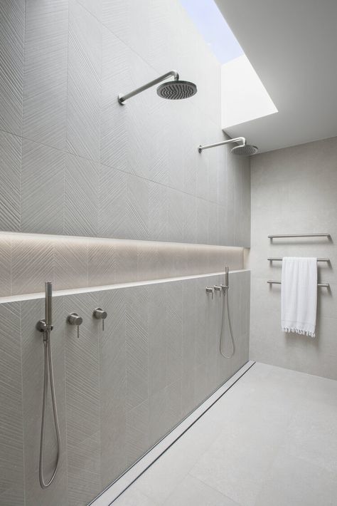 How To Choose The Perfect Feature Tile For Your Bathroom — Zephyr + Stone Reno Tips, Bathroom Accent Wall, Real Estat, Contemporary Coastal, Bathroom Design Inspiration, Shower Niche, Feature Tiles, Bathroom Layout, Bathroom Renos