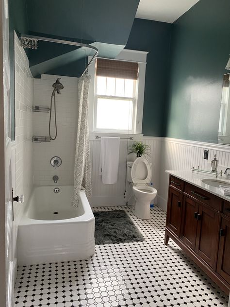 1930s Inspired Bathroom, 1920s Bungalow Bathroom, Bathroom 30s, 1900s Bathroom, Victorian Bathroom Remodel, Old House Bathroom, Green And White Bathroom, Antique Bathroom Ideas, 1940s Bathroom