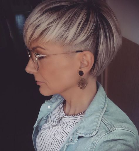 Straight Undercut Pixie Mullet with Blonde Highlights Hidden Undercut, Pixie Bob Cut, Blonde Highlights Short Hair, Bob Ideas, Shaved Pixie, Long Hair Highlights, Pixie Bob Hairstyles, Short Hair Highlights, Pixie Bob Haircut