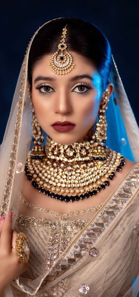 Bridal Makeup Images, Indian Headdress, Wedding Beauty, Headdress, Beautiful Bride, Bridal Makeup, Bridal Jewelry, Makeup Looks, Statement Necklace