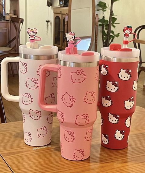 Hello Kitty Water Bottle, Bling Bottles, Images Hello Kitty, Hello Kitty Gifts, Hello Kitty Merchandise, Hello Kitty Makeup, Hello Kitty Themes, Hello Kitty Aesthetic, Hello Kitty Accessories