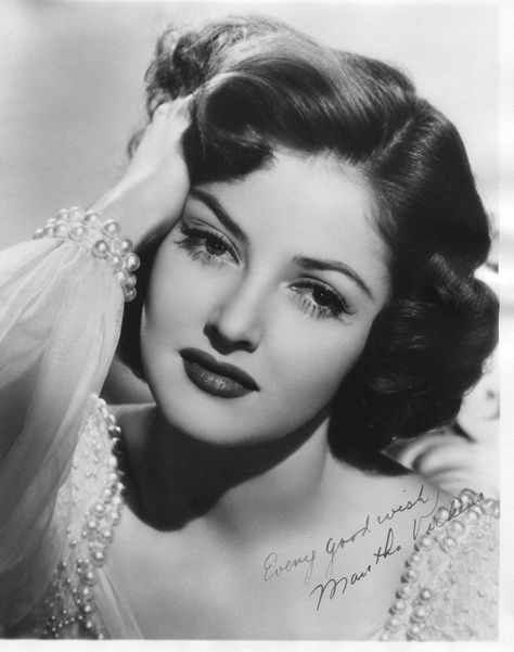 Actress Martha Vickers May 28, 1925 – November 2, 1971 she was Mickey Rooney's 3rd wife from 1949-1951 Martha Vickers, Hollywood Aktrisleri, Klasik Hollywood, 40s Mode, Vintage Actresses, Vintage Hollywood Glamour, Flot Makeup, Vintage Versace, Classic Movie Stars