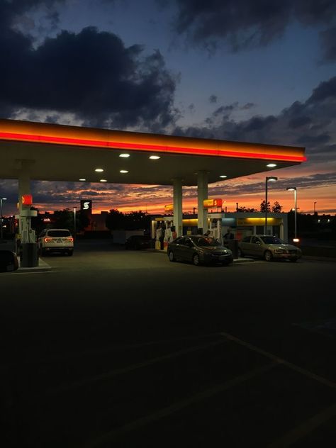 Gas Station At Night, Unknown Picture, Dreamcore Weirdcore, Sky Pictures, Pop Art Wallpaper, Night Vibes, Night Aesthetic, City Aesthetic, Pretty Places