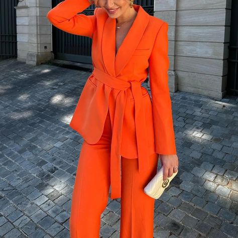 ‘KATARA’ TWO PIECE SET 🎯 Price $141 8 Colors XS-L Size ➡️Two piece set collection 🎯 Escapexit.com Pantalon Orange, Casual Suit Jacket, Orange Suit, Yellow Suit, Orange Pants, Straight Clothes, Yellow Pants, Middle Age Fashion, Solid Color Pants