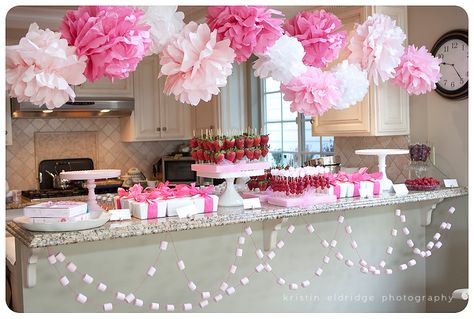 Hanging Pom poms from ceiling Candy Buffet Baby Shower, Fiesta Shower, Table Rose, Idee Babyshower, Tissue Pom Poms, Baby Shower Candy, Party Deco, Shower Inspiration, Party Box