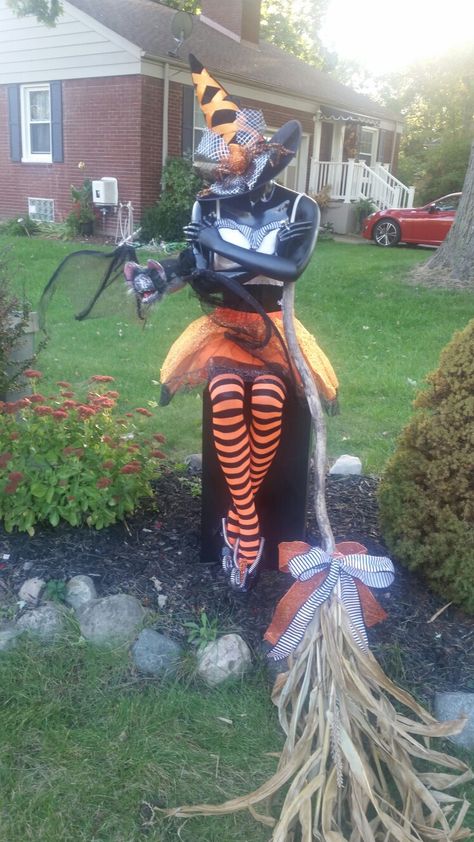 Halloween Maniquin, Halloween Boutique, Pinterest Party, Halloween Decoration, Halloween Decorations, Boutique, Halloween