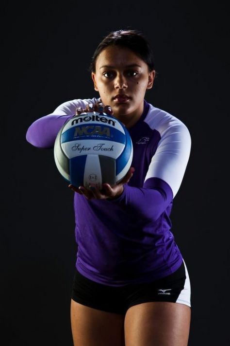 #volleyball #volleyball #aesthetic Volleyball Action Shots Senior Pics, Volleyball Media Day Poses, Volleyball Portraits, Volleyball Banners, Volleyball Picture, Volleyball Team Photos, Dynamic Photography, Senior Volleyball, Volleyball Team Pictures