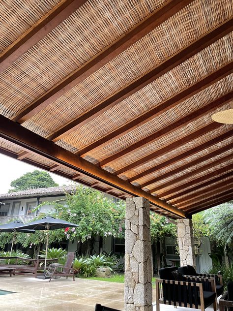 Bamboo Patio Cover, Bamboo Porch, Backyard Wood Fence, Wooden Fence Design, Bamboo Pergola, Wood Fence Ideas, Bamboo Roof, Outdoor Living Space Design, Bamboo Ceiling