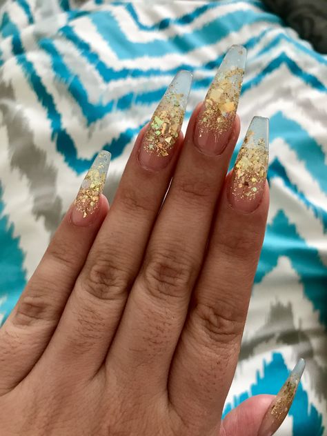 Gold glitter ombré coffin shaped acrylic nails Ombré Coffin, Gold Coffin Nails, Goddess Nails, Tiffany Snsd, Prom Nails Red, Prom Nails Silver, Nail Design Glitter, Red And Gold Nails, Emerald Nails