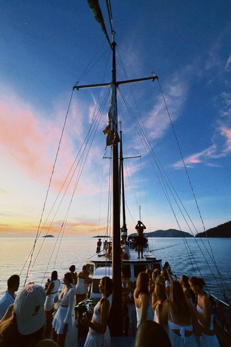 Airlie Beach Australia, Australia East Coast, Backpacking Aesthetic, East Coast Australia, Australia Aesthetic, East Coast Aesthetic, Dream Country, Australia Backpacking, Airlie Beach