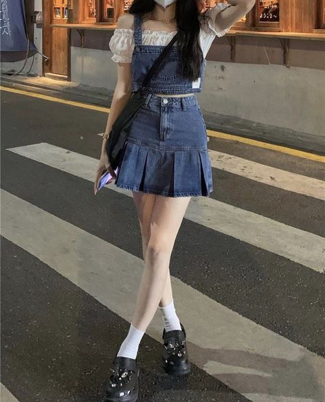 Korean Outfits Denim Skirt, Korean Denim Skirt Outfit Ideas, Denim Skirt Outfit Korean, Japanese Outfits Aesthetic, Korean Style Skirt, Skirt Outfits Korean, Outfit Korean Style, Rok Mini, Clueless Outfits