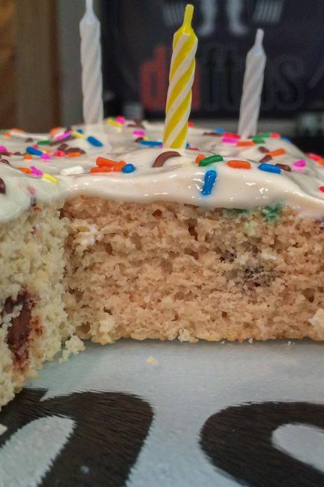 High Protein Birthday Cake with Frosting Recipe - The Protein Chef Bariatric Birthday Cake, 90s Sweets, Protein Birthday Cake, Protein Cake Recipe, Anabolic Recipes, Birthday Cake Protein, Protein Cake Recipes, Cake Recipes Uk, Healthy Birthday Cakes