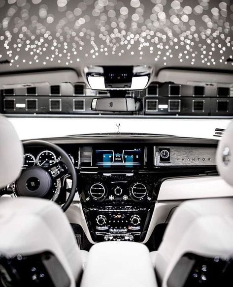 20 Luxurious And Elegant Interior Photos Of Rolls Royce Auto Rolls Royce, Rolls Royce Interior, Rolls Royce Black, Wallpaper Hippie, Vintage Rolls Royce, Luxury Cars Rolls Royce, Fast Life, Rolls Royce Wraith, New Sports Cars