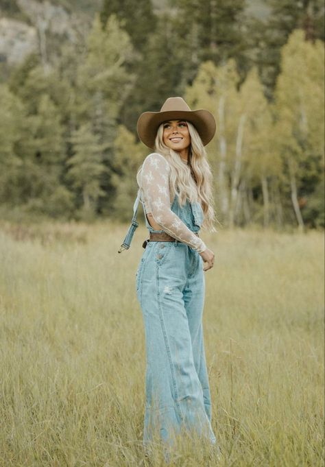 Natural Wrinkle Reducer, Western Fall Outfits, Boho Fall Outfits, Women In Their 40s, Look Boho Chic, Looks Jeans, Skincare Order, Country Style Outfits, Western Wear Outfits