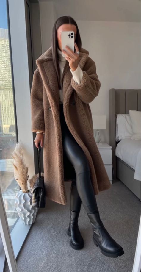 Oversized Coat Outfit, Brown Coat Outfit, Chicago Outfit, Stylish Winter Outfits, Europe Outfits, Winter Fashion Outfits Casual, Cold Outfits, Brown Coat, Fashion Mistakes