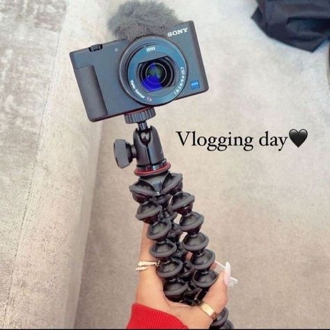 Maya Alatorre, Camera Vlogging, Youtube Vlogging, Filmmaking Inspiration, Lauren Asher, Start Youtube Channel, Life Goals Future, Youtube Editing, Youtube Photography