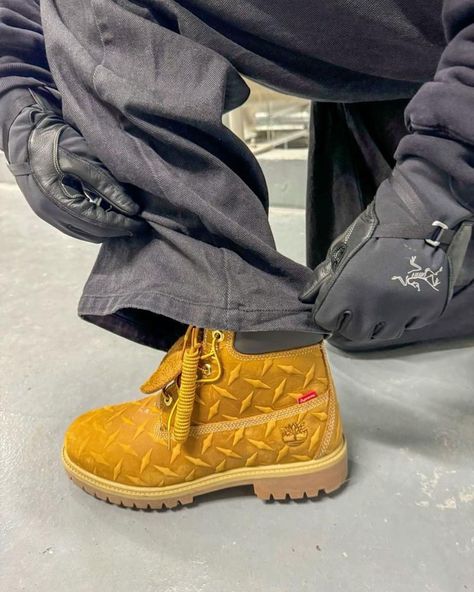 Supreme X Timberland boots 40-45 105,000 naira Custom Timberlands, Custom Timberland Boots, Mens Outfits Dressy, Srt Jeep, Timberland (men), Futuristic Shoes, Streetwear Inspiration, Timberlands Shoes, Hype Shoes