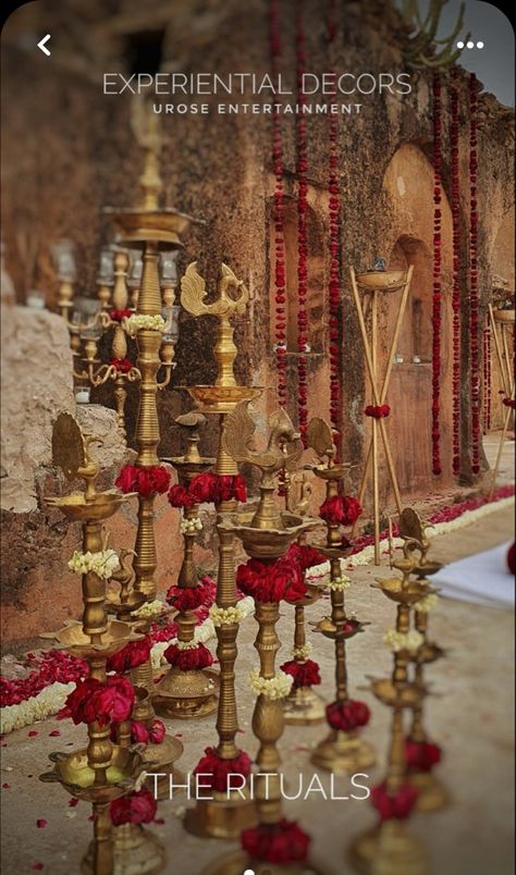 Rajasthan Wedding Decor, Traditional Hindu Wedding Decor, Jaipur Wedding Decor, Puja Mandap, Home Flower Decor, Diwali Decorations At Home, Wedding Decor Photos, Ganpati Decoration Design, Mandap Decor