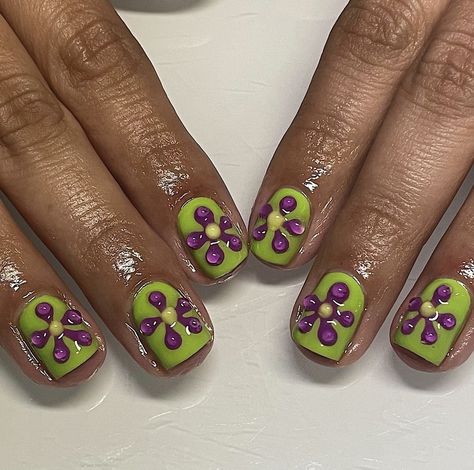 Nails With Purple Flowers, Green Nails Summer, Nails With Purple, Nail Art Inspo, Nail Design Glitter, Mani Ideas, Hippie Nails, Spring Nail Designs, Brighter Days