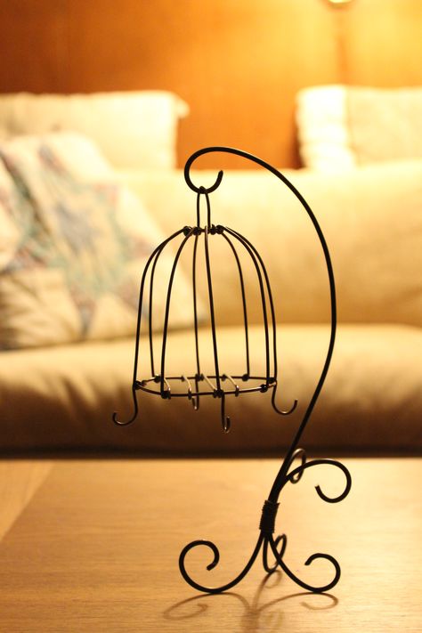 wire/ bird cage - like the stand. The cage needs a bit extra added... Wire Bird Cage, Wire Bird, Bird Cage Stand, Wire Art Sculpture, Wire Diy, Art Wire, Astuces Diy, The Cage, The Stand