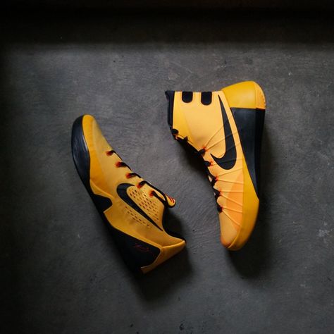 #brucelee Nike HyperDunk 2015 749561-806 https://www.kicks-crew.com/detail/11280/Nike-Hyperdunk-2015/Laser-Orange-Black/749561-806/  Nike Kobe 9 EM 646701-700 https://www.kicks-crew.com/detail/9647/Nike-Kobe-9-EM/Bruce-Lee/646701-700/ Hyperdunk 2015, Kobe 9, Nike Hyperdunk, Nike Basketball, Bruce Lee, Orange Black, Tennis, Basketball, Sport Shoes