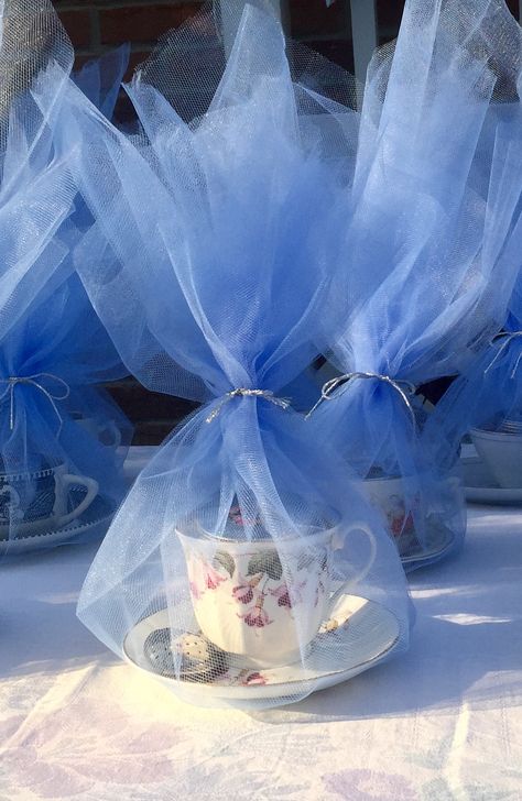 Party favor--teacup candle, tin of tea, and heart-shaped tea infuser Tea Cup Favors, Tea Souvenir, Tea Cup Gift Ideas Party Favors, Tea Cup Wedding Favors, Teacup Party Favors, Teacup Shower Favors, Candle Party Favors, Favor Cups, Party Giveaways