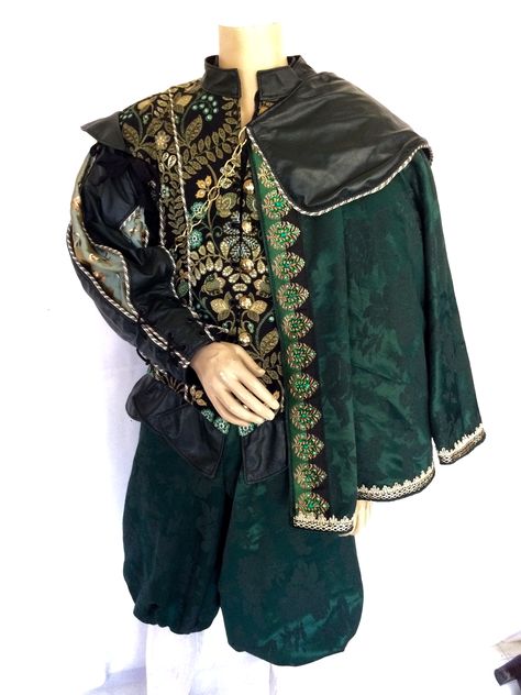 GREEN EMBROIDERED SILK ELONGATED SLEEVE & SHAKESPEARE, men costume Green Royal Clothes Men, Green And Gold Mens Outfit, Enchanted Forest Male Outfit, Green Medieval Outfit Male, Green And Gold Fantasy Outfit Male, Fairytale Fashion Men, Green Royal Outfits Male, Bard Costume Men, Green Prince Outfit