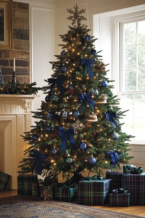 Navy And Brown Christmas Decor, Navy Blue Tree Christmas, Navy Blue And Green Christmas Decor, Brown And Blue Christmas Decor, Navy Christmas Decorations, Blue Brown Christmas Tree, Navy Blue Christmas Tree Ideas, Red And Navy Christmas Tree, Navy And Silver Christmas Decor