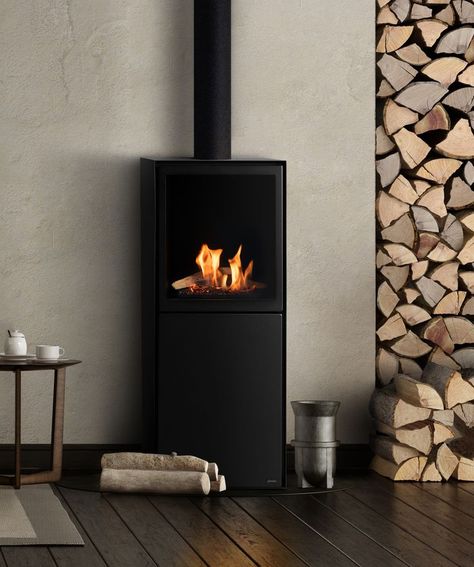 Net-zero alternative for traditional woodburning stoves Scandi Wood Stove, Freestanding Bioethanol Fireplace Living Rooms, Bioethanol Stove, Eco Fireplace, Biofuel Fireplace, Bio Ethanol Stove, Scandinavian Fireplace, Card Room Green, Freestanding Bioethanol Fireplace