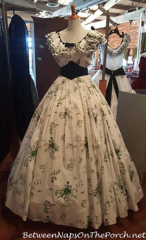 Gone With The Wind Museum, Victorian Floral Dress, 1800s Dresses Princesses, Dresses From The 1800s, Gone With The Wind Dresses, 1800s Dresses, Wind Movie, Era Dresses, Victorian Era Dresses