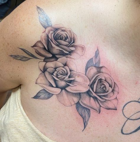 Greyscale Tattoo, Black And Grey Rose, Rosé Back, Mama Tried, Floral Tattoos, Grey Roses, Grey Tattoo, Best Tattoo, Hidden Gem