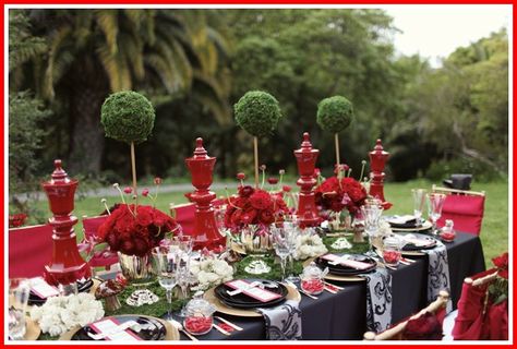 Queen of Hearts / Alice in Wonderland Party Ideas | yvonnebyattsfamilyfun Wonderland Wedding Theme, Queen Of Hearts Alice, Harry Potter Wedding Theme, Alice Tea Party, Alice In Wonderland Wedding, Mad Hatter Party, Harry Potter Wedding, Heart Party, Alice In Wonderland Theme