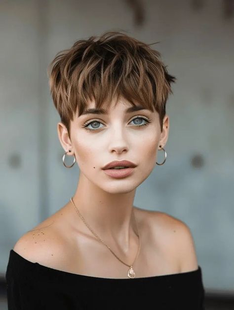 Pixie Haircut Fine Hair, Pixie Haircut Ideas, Pixie Haircut Styles, Short Shaggy Haircuts, Edgy Pixie Haircuts, Chic Short Hair, Hair Undercut, Edgy Haircuts, Shake Off