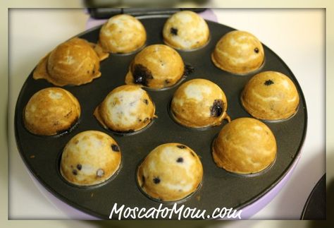 Use my Babycakes cake ball maker to make blueberry muffin balls!  YUM! Muffin Cake Pops, Muffin Pops, Baby Cakes Maker, Babycakes Recipes, Babycakes Cake Pop Maker, Blueberry Muffin Cake, Baby Cake Pops, Healthy Blueberry Cake, Cake Pops Recipe