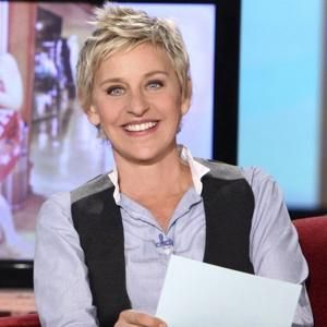 Ellen DeGeneres ... Would love to sit down and share a cup is coffee with her. She's hilarious, giving, one of a kind and brilliant! Ellen Degeneres Show, The Ellen Show, Ellen Degeneres, American Idol, Hollywood Celebrities, Famous Faces, Om Nom, Inspirational Women, Role Models