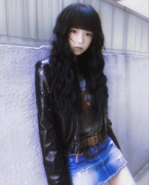 Black Hair Japanese, Korean Outfit Street Styles, Aesthetic People, Hair Life, 영감을 주는 캐릭터, Portrait Poses, Pinterest Girls, Japanese Women, 2000s Fashion