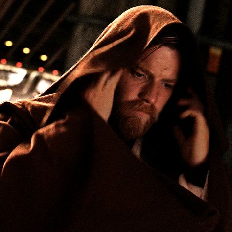 Obi Wan Kenobi Revenge Of The Sith, Ewan Mcgregor Obi Wan, Star Wars Fanfiction, Jedi Robe, General Kenobi, Revenge Of The Sith, Star Wars Obi Wan, The Sith, Attack Of The Clones