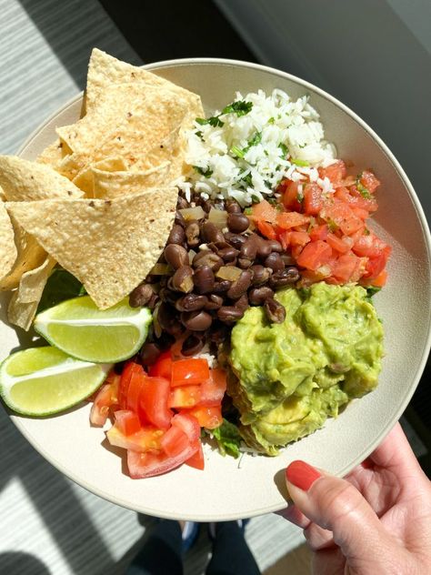 Chipotle Style Salad Bowl • Hip Foodie Mom Food Inspiration Dinner Easy Recipes, Healthy Chipotle Bowl, Chipotle Salad, Good Chipotle Bowls, Healthy Chipotle Bowl At Home, Homage Chipotle Bowl, Chipotle Bowl Recipe Vegetarian, Salad Bowl, Chipotle Lifestyle Bowls