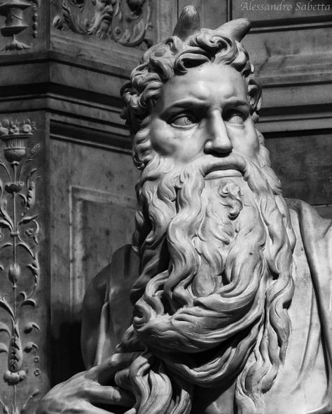 Moses Tattoo, Moses Statue, Michelangelo Sculpture, Sculpture Portrait, Head Tattoo, Royal Art, Roman Art, Head Tattoos, Real Art