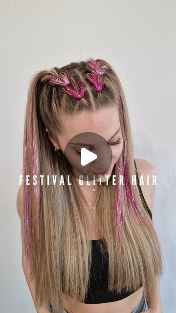 Poppy ✨️♏️ on Instagram: "Hairstyle w glitters you HAVE to try for your next festival 🎼💕🎧💿   .  .  #braidedhair #braidedhairstyles #festivalhair #festivalhairstyles #partyhair #partyhairstyle #funhair #funhairstyles #coiffure #hair #hairstyle #hairstylevideo #hairstyletutorial #summerhairstyles #summerhair #halfuphair #rubberbandhairstyles #trendingreels #trending #viral #halfuphairstyle" Glitter In Part Of Hair, Rave Hairstyles With Fake Hair, Rave Hair Glitter, Cute Rave Hairstyles For Long Hair, Braiding Hair Extensions Tutorials, Edc Hairstyles Braids, Concert Hairstyles Updo, 4th Of July Hair Ideas, Easy Rave Hairstyles