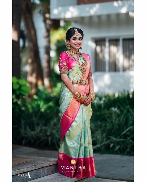 Housewarming Outfit, Pink Bridal Saree, Pelli Sarees, Bridal Saree Blouse Designs, Bridal Saree Blouse, Engagement Sarees, Pattu Sarees Wedding, Pink Blouses, Silk Kurtas