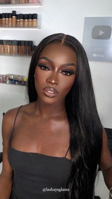 Dark Skinned Makeup, Look Baddie, Black Women Hairstyles Natural, Grad Makeup, Elegance Outfit, Leomie Anderson, Eyeshadow Blending, Birthday Makeup Looks, Sultry Makeup