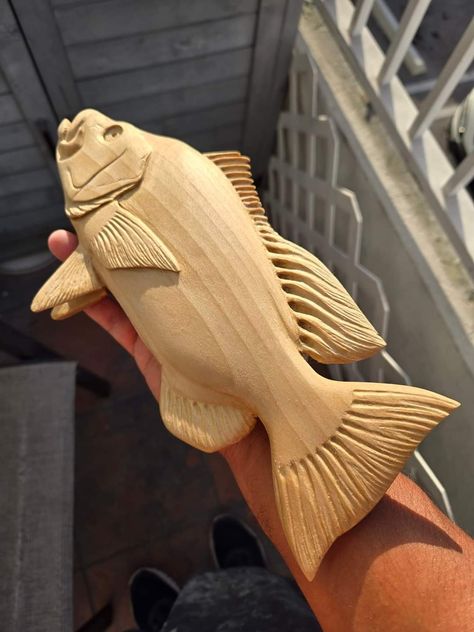 Wooden Fish Carving, Koi Fish Wood Carving, Fish Carvings Wood, Fish Wood Carving, Folk Art Fish, Peacock Bass, Decoy Carving, Wood Resin Table, Fauna Marina