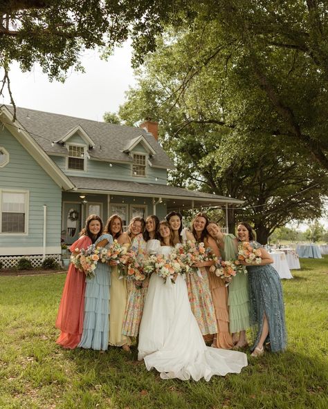 emma white! (@emmasawyerwhite) • Instagram photos and videos Colorful Wedding Colors, Mama Mia Wedding, Googoo Dolls, Vintage Backyard Wedding, Backyard Garden Wedding, Wildflower Wedding Theme, Wedding Collage, Wedding Traditions, Wedding 2025