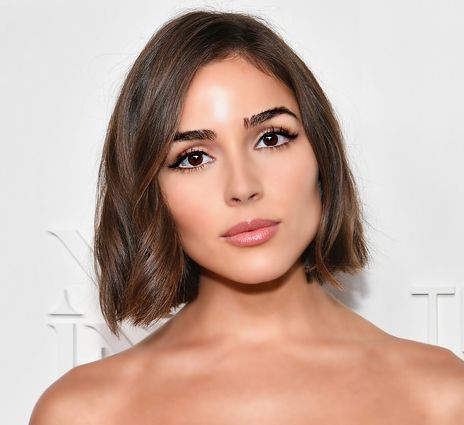 Olivia Culpo | short wavy bob Olivia Culpo Hair Short Bob, Olivia Culpo Bob Haircut, Olivia Culpo Bob, Olivia Culpo Short Hair, Olivia Culpo Hair, Easy Haircuts, Coco Hair, Short Wavy Bob, French Bob