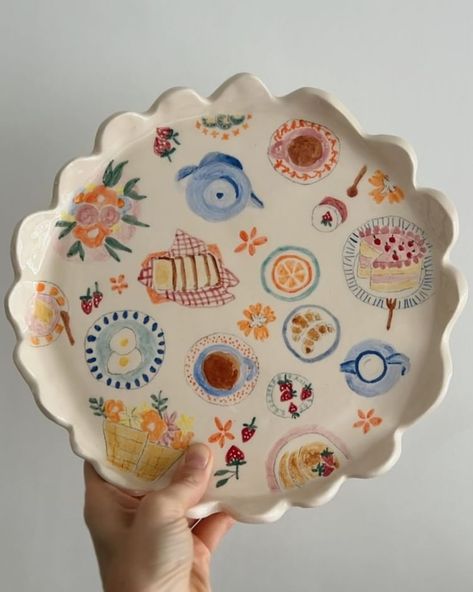 Pottery Inspiration Aesthetic, Clay Painting Ideas Bowl, Pottery Plates Painting Ideas, Hand Painted Ceramics Ideas, Pasta Bowl Pottery Painting, Diy Pottery Painting Ideas, Ceramic Painting Ideas Plates, Pottery Plate Painting Ideas, Painting On Pottery