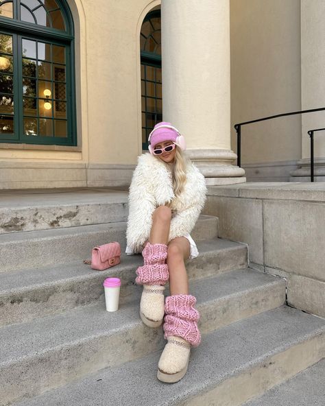 Aesthetic Boots Outfit, Faux Fur Jacket Outfit, Uggs Tasman, Amsterdam Outfit, Uggs Outfits, Cute Thanksgiving Outfits, Thanksgiving Outfits, Uggs Outfit, Lazy Outfits