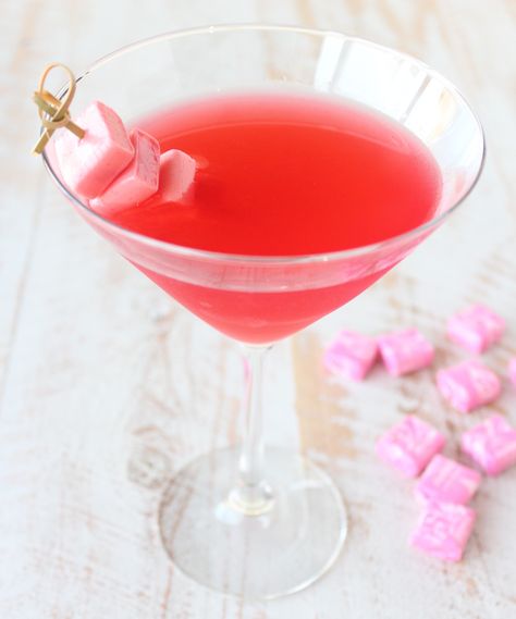 The Pink Starburst Strawberry Martini is a delicious blend of strawberries, vanilla and citrus that will remind you of your favorite chewy candy! #starburst #martini #candy #halloween #cocktails Starburst Martini, Strawberry Starburst, Watermelon Martini, Strawberry Martini, Strawberry Liqueur, Martini Party, Beverage Ideas, Magically Delicious, Strawberry Vodka