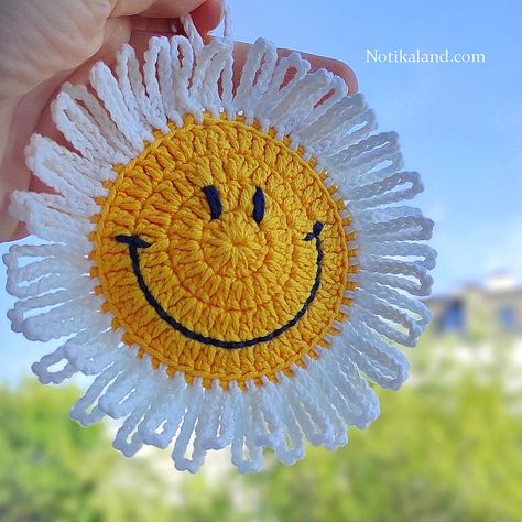 CROCHET Flower Smiley Face Notikaland Crochet, Smiley Face Crochet, Smiley Crochet, Flower Smiley Face, Crochet Tunic Dress, Flower Smiley, Knitting Tutorials, Step By Step Crochet, Crochet Daisy