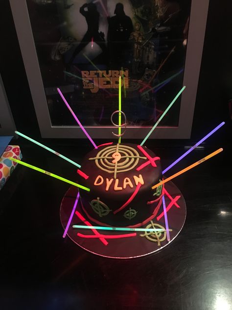 Laser Tag Birthday Cake Boys, Laser Quest Cake, Laser Tag Cake Birthday, Skyzone Birthday Party, Lazer Tag Party Ideas, Laser Tag Cake Ideas, 9 Year Birthday Party Theme Boy, Laser Tag Party Ideas, Laser Tag Birthday Party Ideas